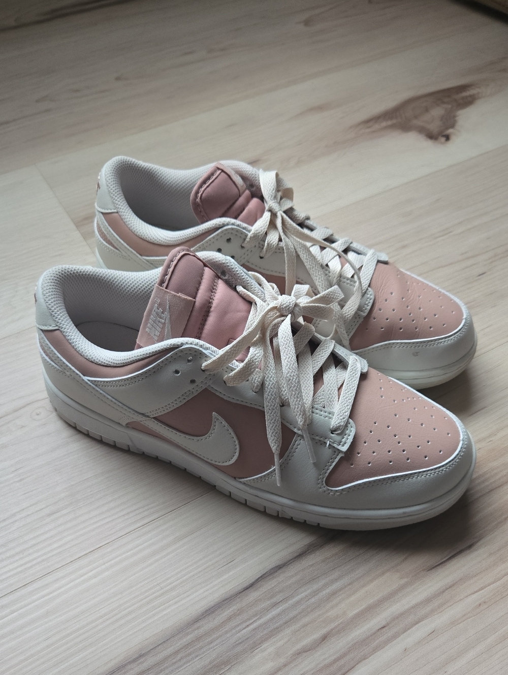 Nike Women's Dunk Low Shoes, Size 9.5